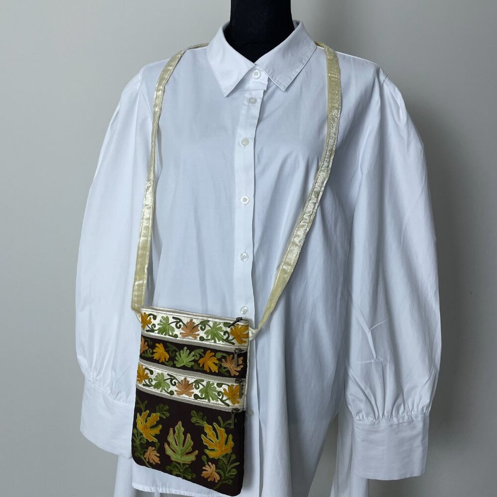 Handmade Leaf Crossbody Pocketbook - Picture 8 of 8